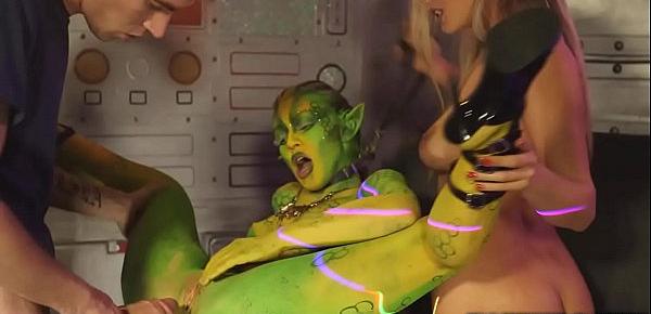 Danny plunges and fucks Tiffanys pussy